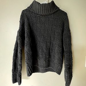 Beautifully designed, grey w/ blue tint, loose turtleneck knit sweater.